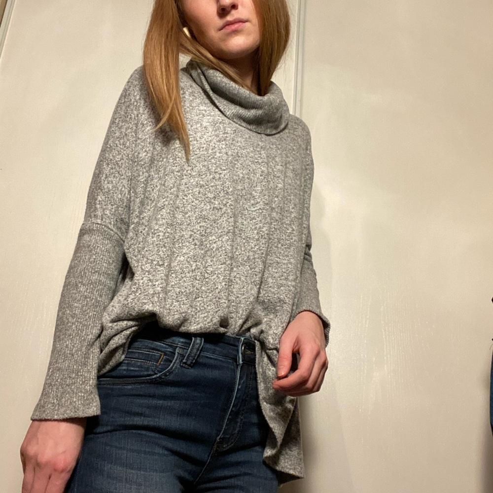 💫SOLD💫PJensen Heather Gray Cowl Long Sleeve